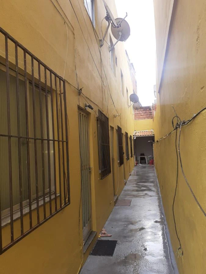 Casa com 2 quartos e tanque na área de serviço — photo 13