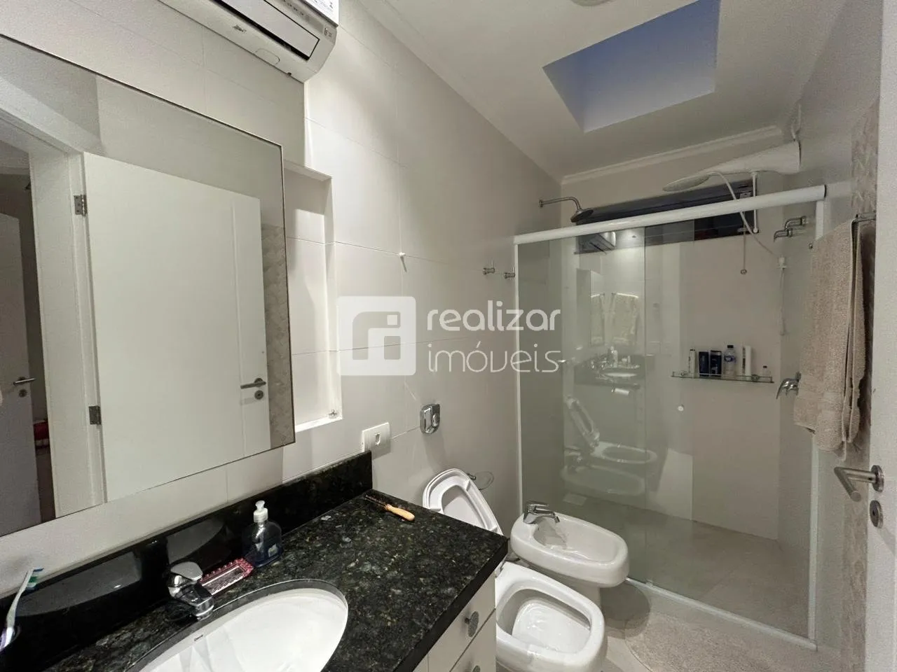 House with 7 bedrooms and a private garden — photo 13