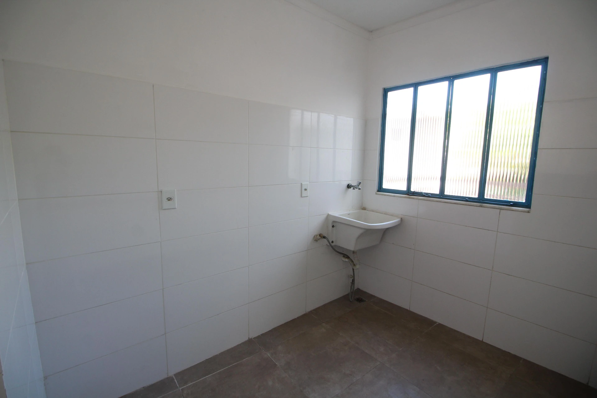 House with 4 bedrooms, 2 bathrooms and private garden — photo 35
