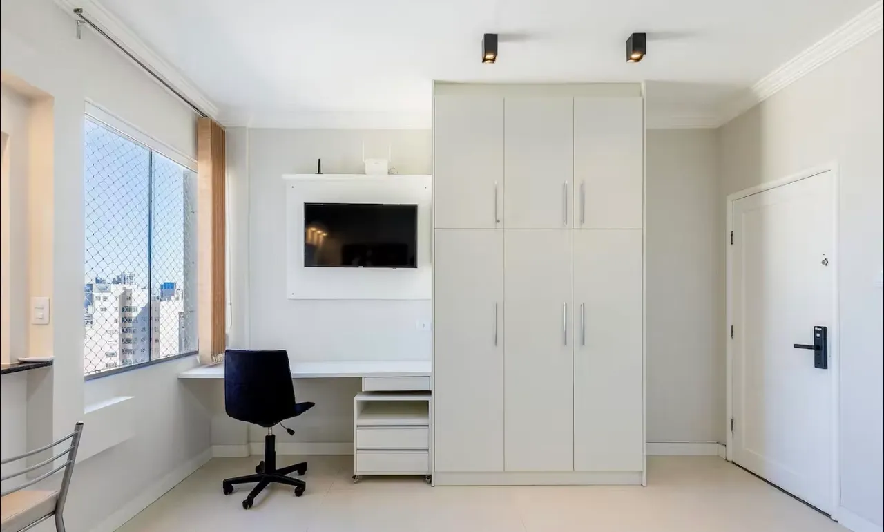 Furnished 1-bedroom apartment with a washing machine — photo 3