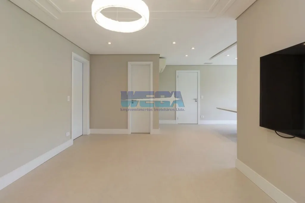 Apartamento com 4 quartos e varanda de vidro fechada — photo 6