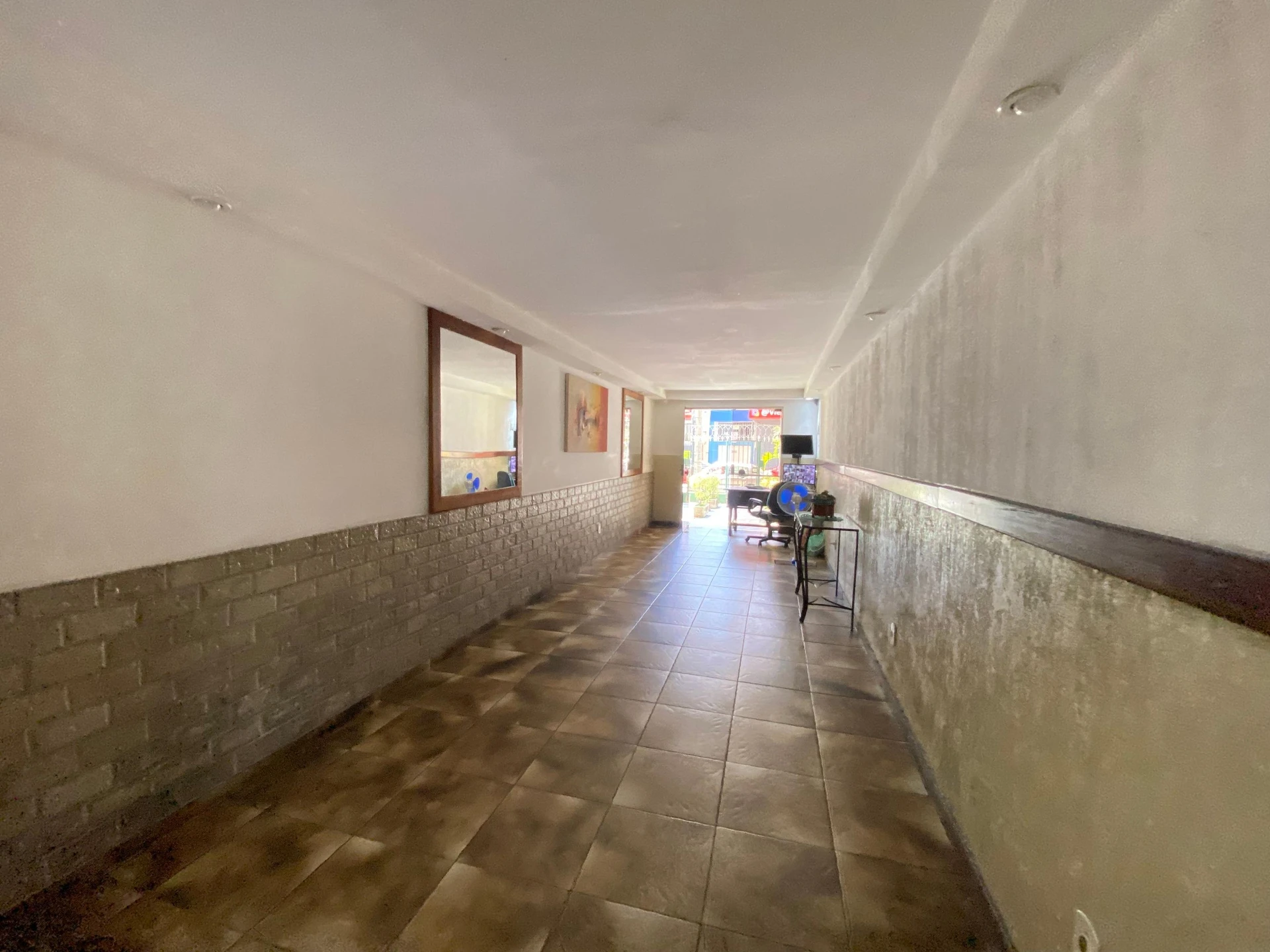 Apartment, 92 m², with wood or laminate floors — photo 58