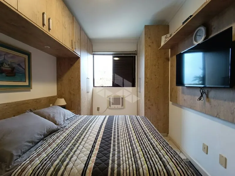 Balcony with a grill in a 3-bedroom apartment, 80 m² — photo 12