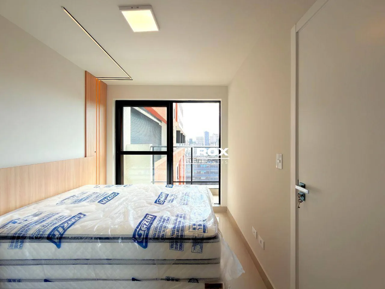 Furnished 1-bedroom apartment with a private BBQ — photo 17