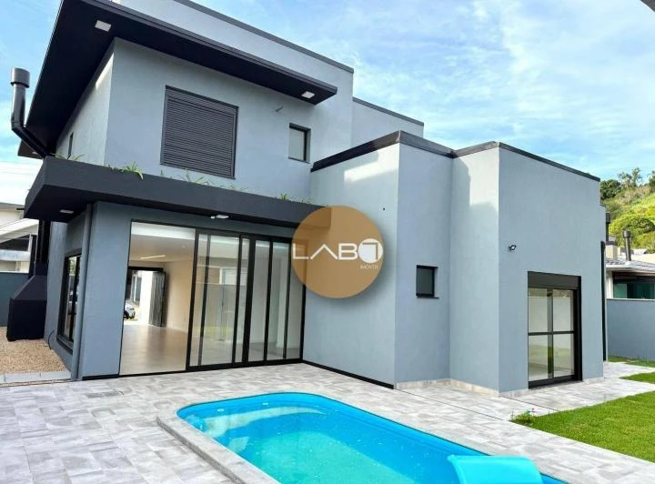 Дом с 4 спальнями с ванной и площадью 490 м² — photo 3