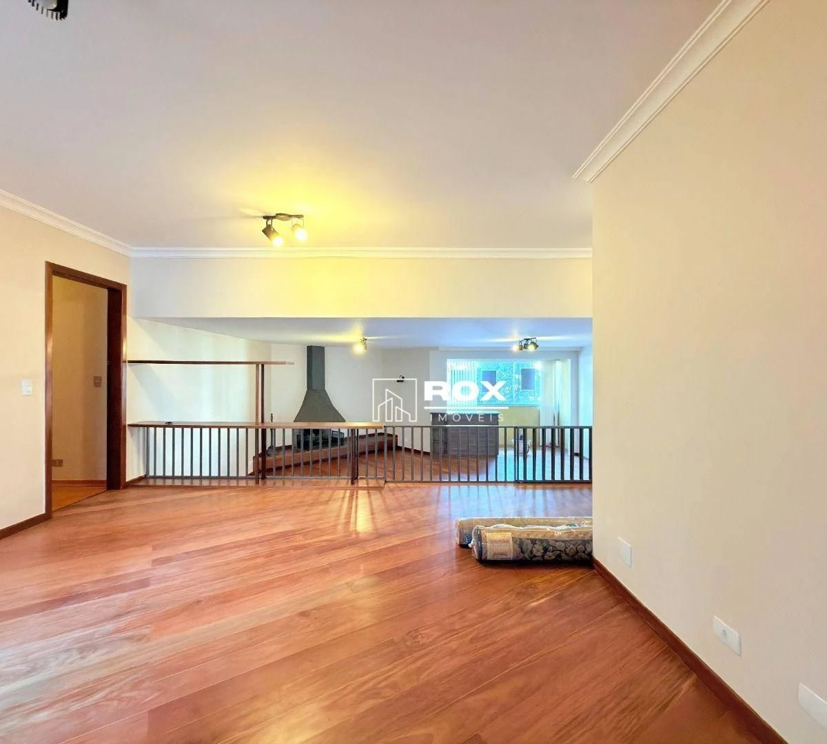 Furnished apartment, 170 m², with a glass-enclosed balcony — photo 10