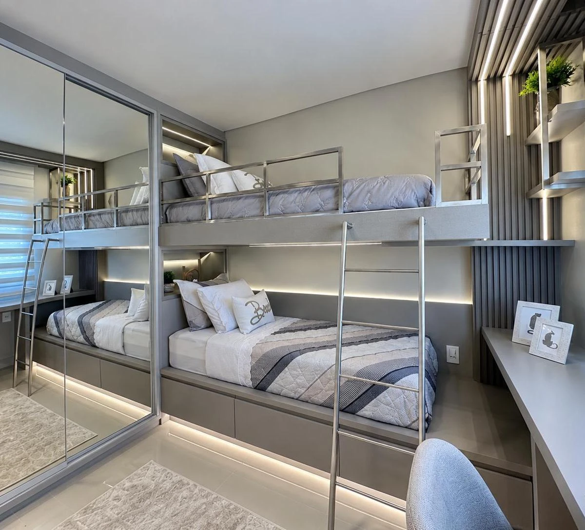 2-bedroom apartment in a building with a gym — photo 5
