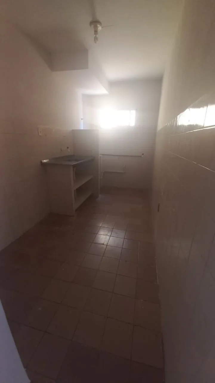 Unfurnished apartment with a closed kitchen and 2 bedrooms — photo 2