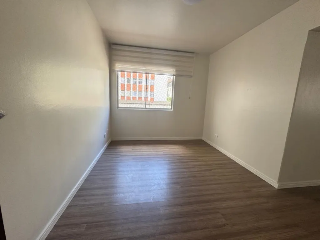 Wood or laminate floors in a 3-bedroom apartment, 64 m²