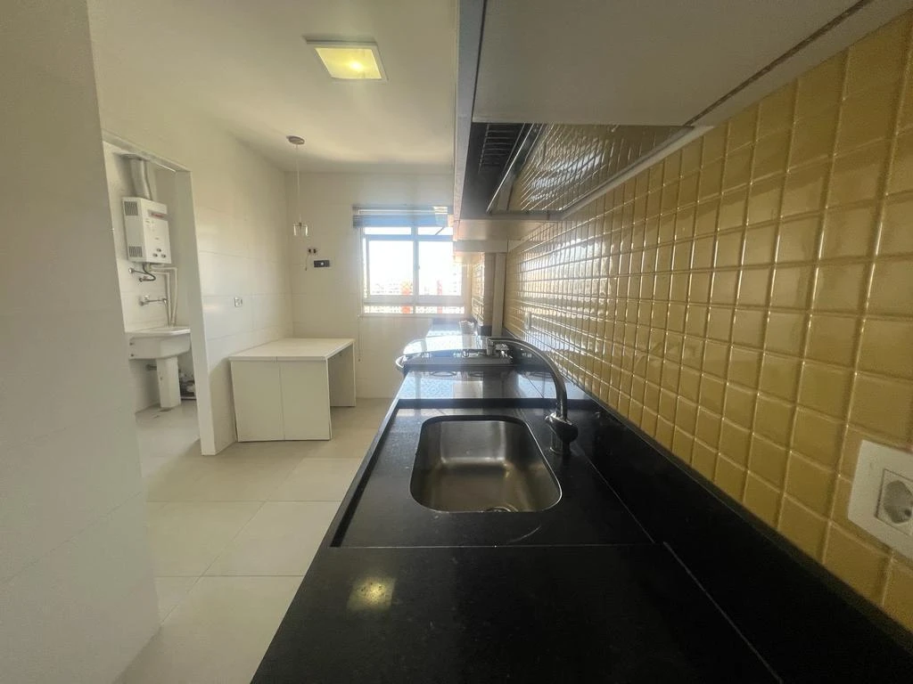 200 m² duplex apartment with 3 bedrooms and 6 bathrooms — photo 30