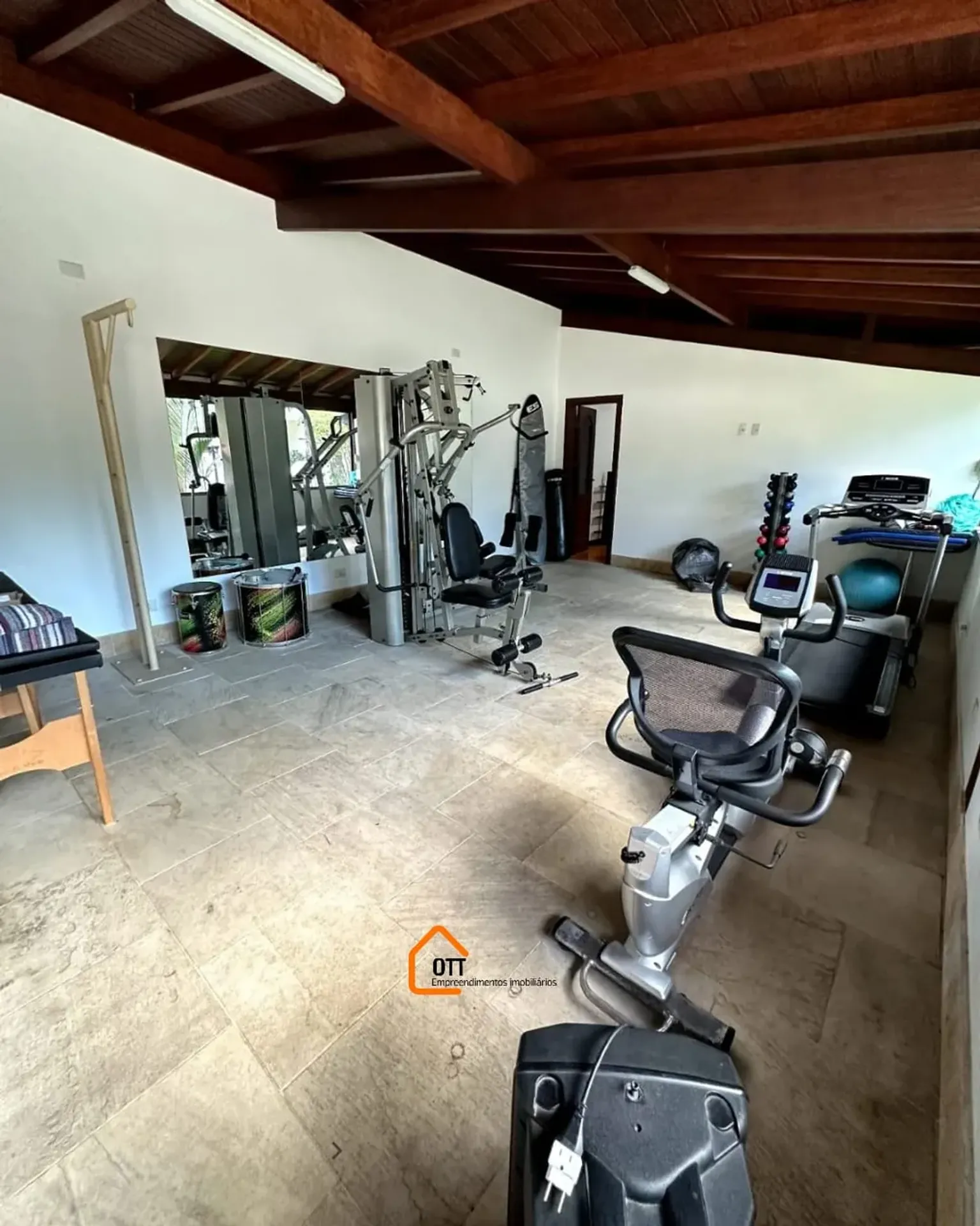 Casa com varanda e churrasqueira 5 quartos e 5 banheiros — photo 41