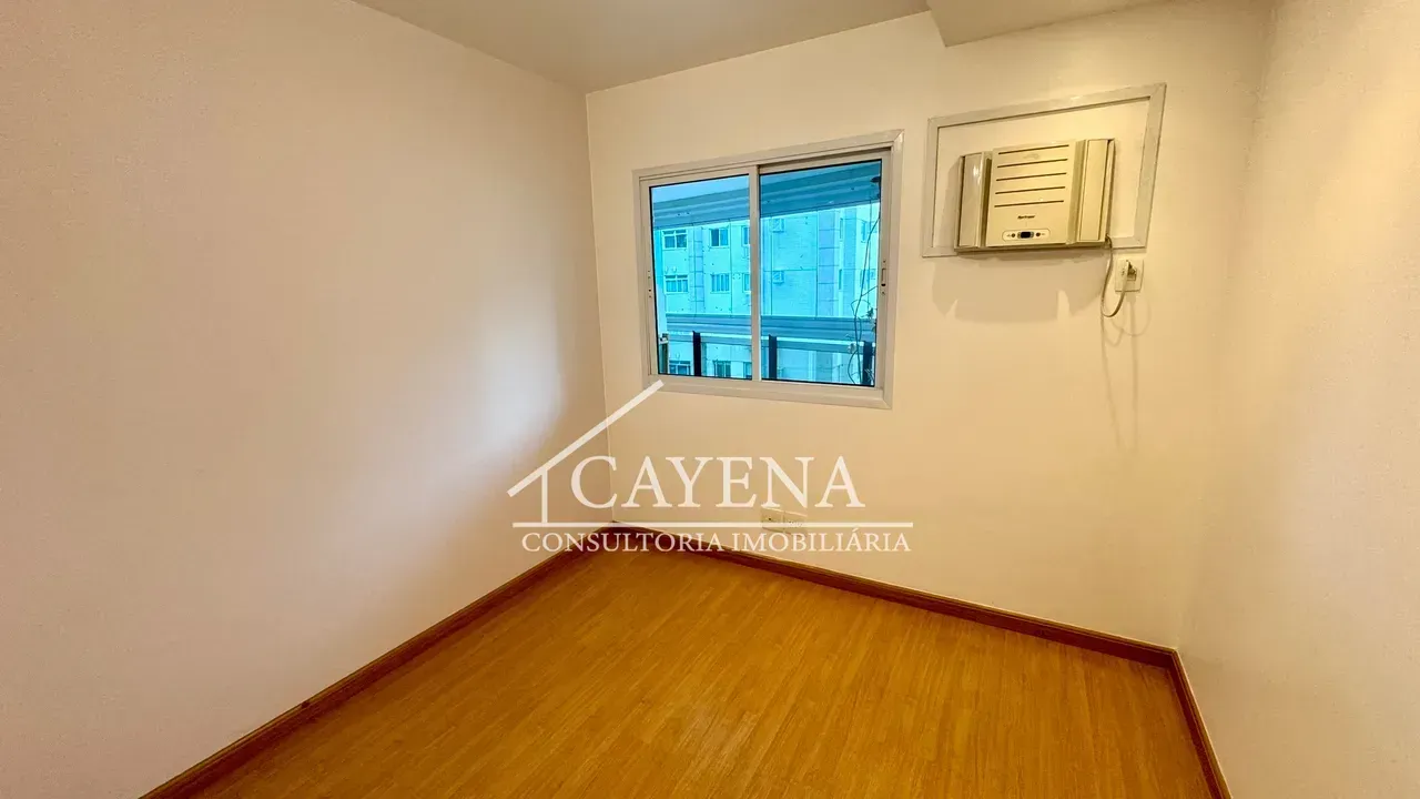 Furnished 4-bedroom apartment with glazed balcony — photo 14