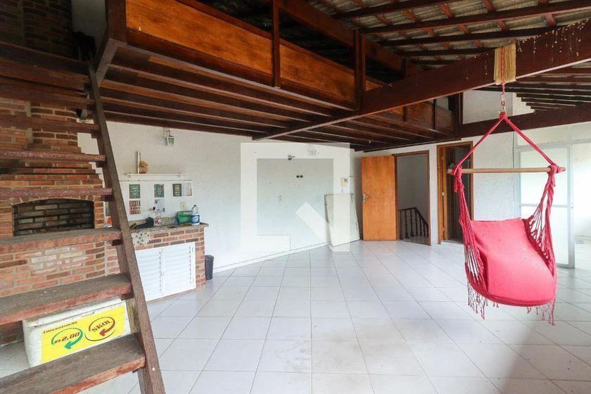 Balcony with a grill in a 2-bedroom house, 125 m² — photo 23