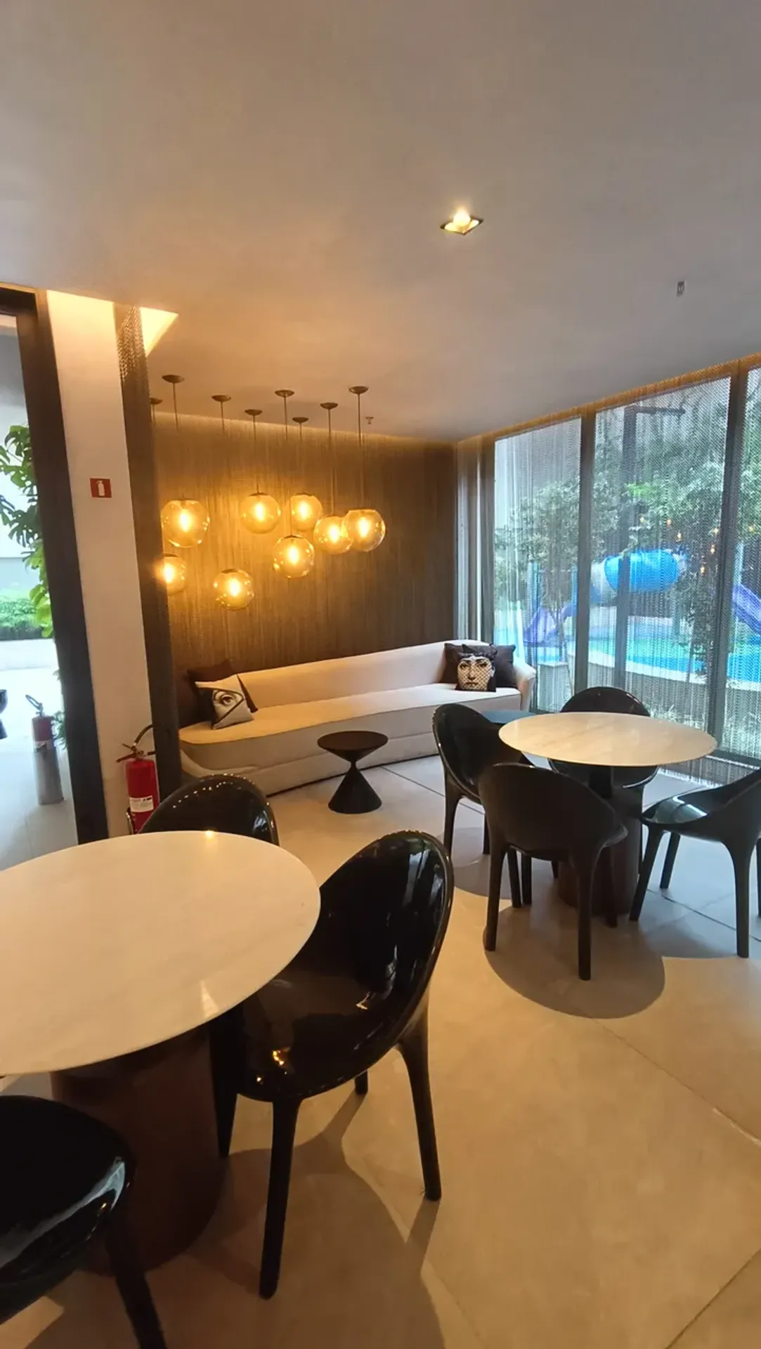 Квартира 73 м² с застеклённым балконом и видом на горы — photo 61