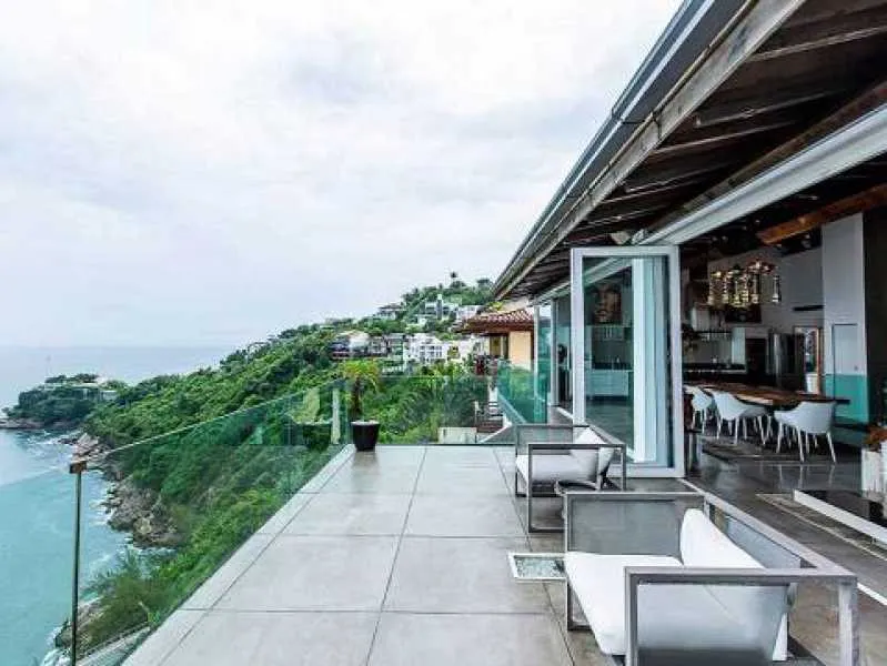 Triplex house with 7 bedrooms and 8 bathrooms — photo 20