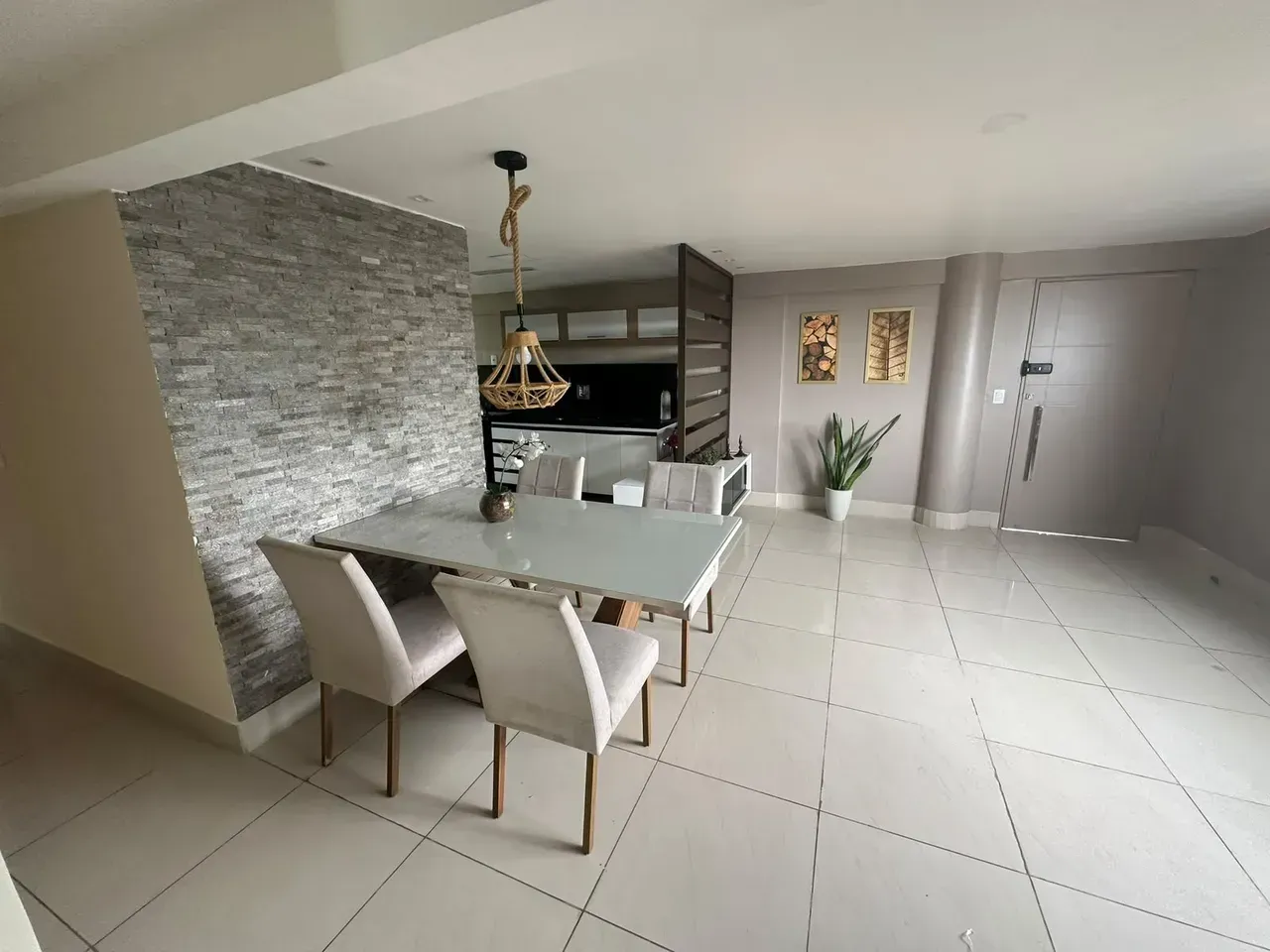 Furnished apartment, 200 m², with a glass-enclosed balcony — photo 2