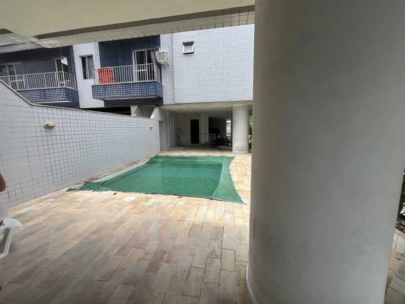 3-bedroom apartment in a building with a pool — photo 20