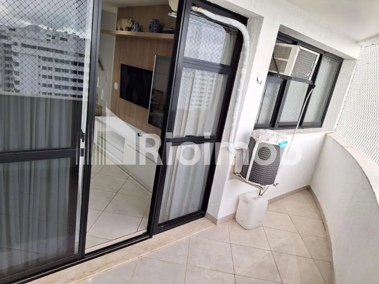 3-bedroom duplex with a glass-enclosed balcony — photo 11