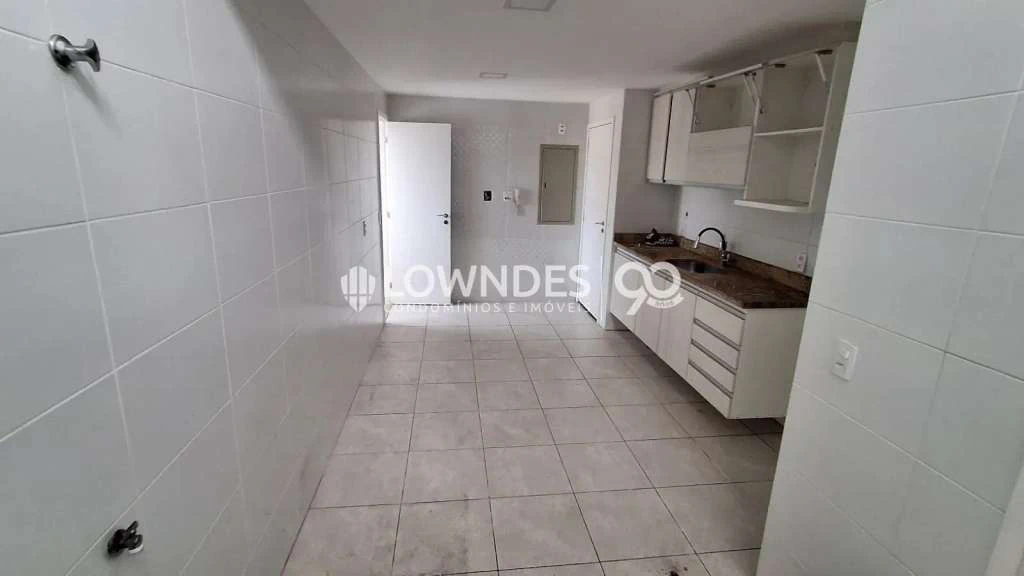 179 m² apartment with 4 en-suite bedrooms and a terrace — photo 17