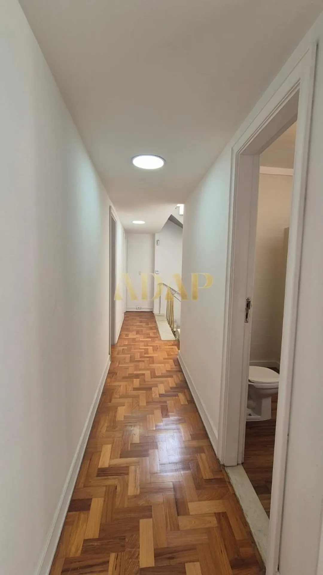 525 m² apartment with a home office and a bathtub — photo 47