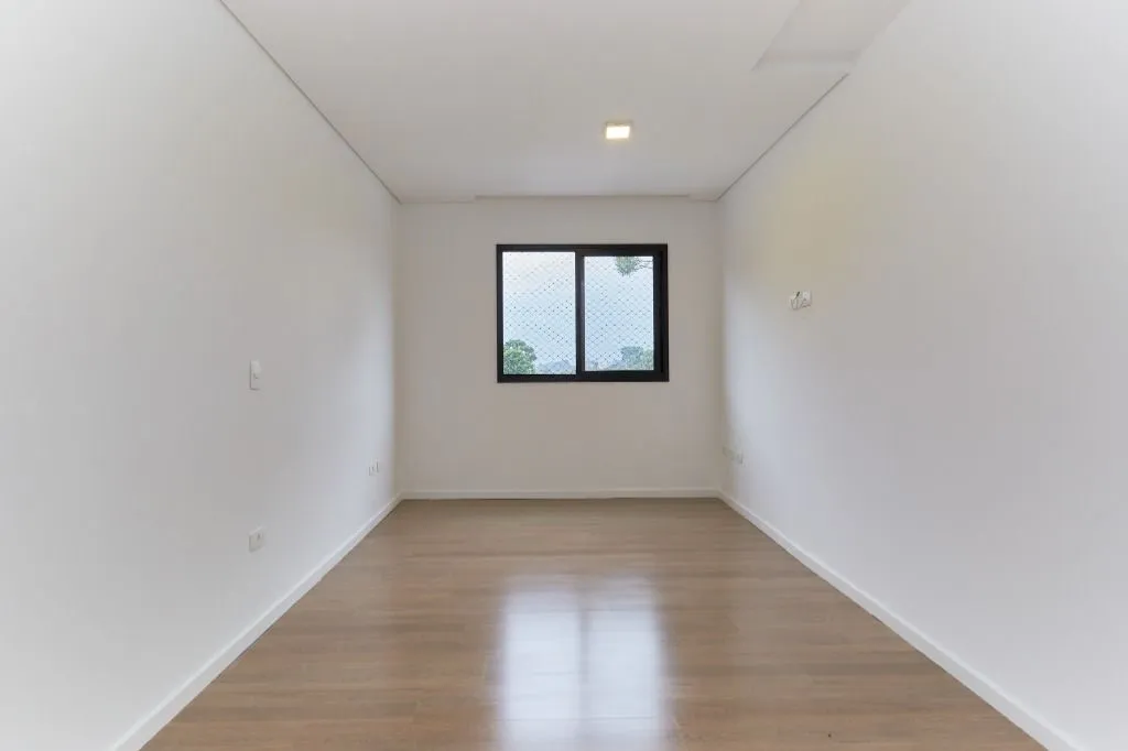 Furnished 2-bedroom apartment with an open-plan kitchen — photo 35