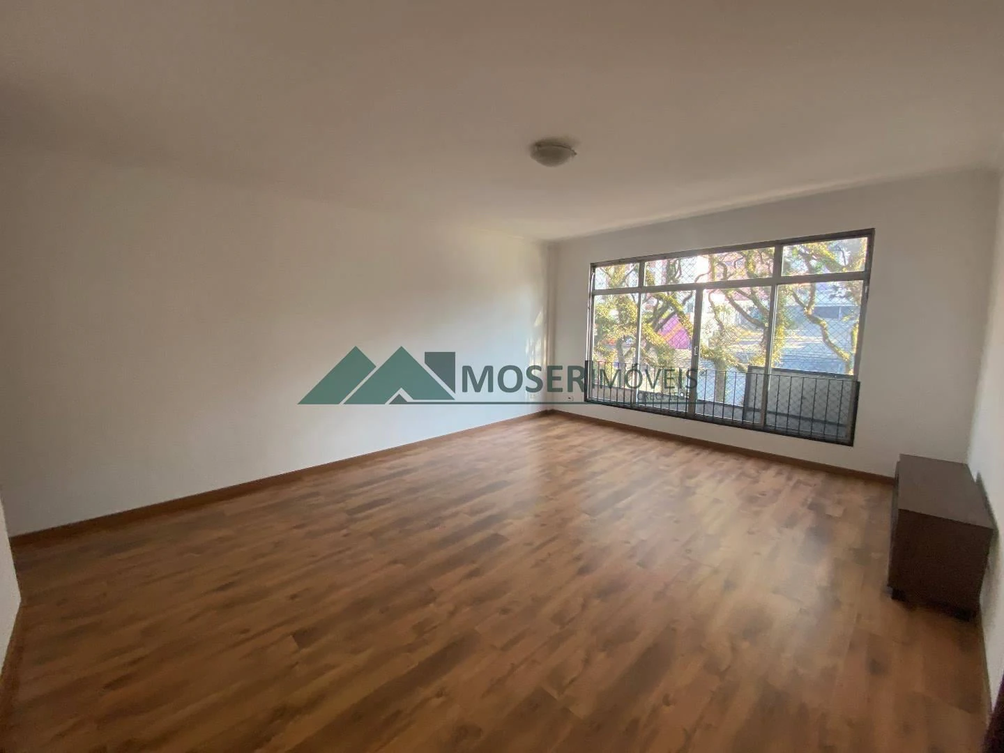 Apartment, 104 m², with wood or laminate floors — photo 7