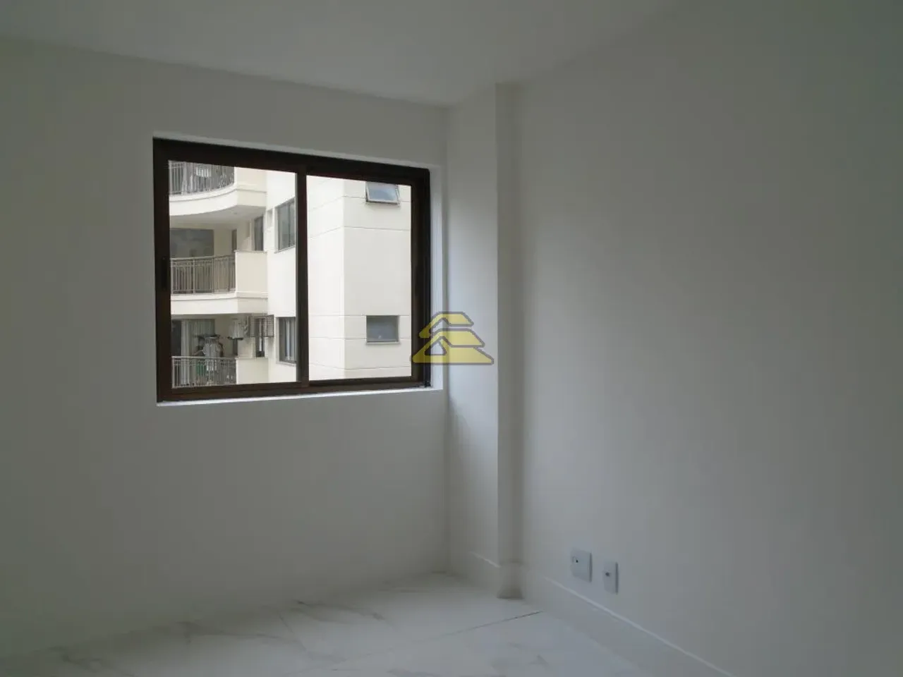 Apartamento de 1 quarto com varanda e box de vidro — photo 9