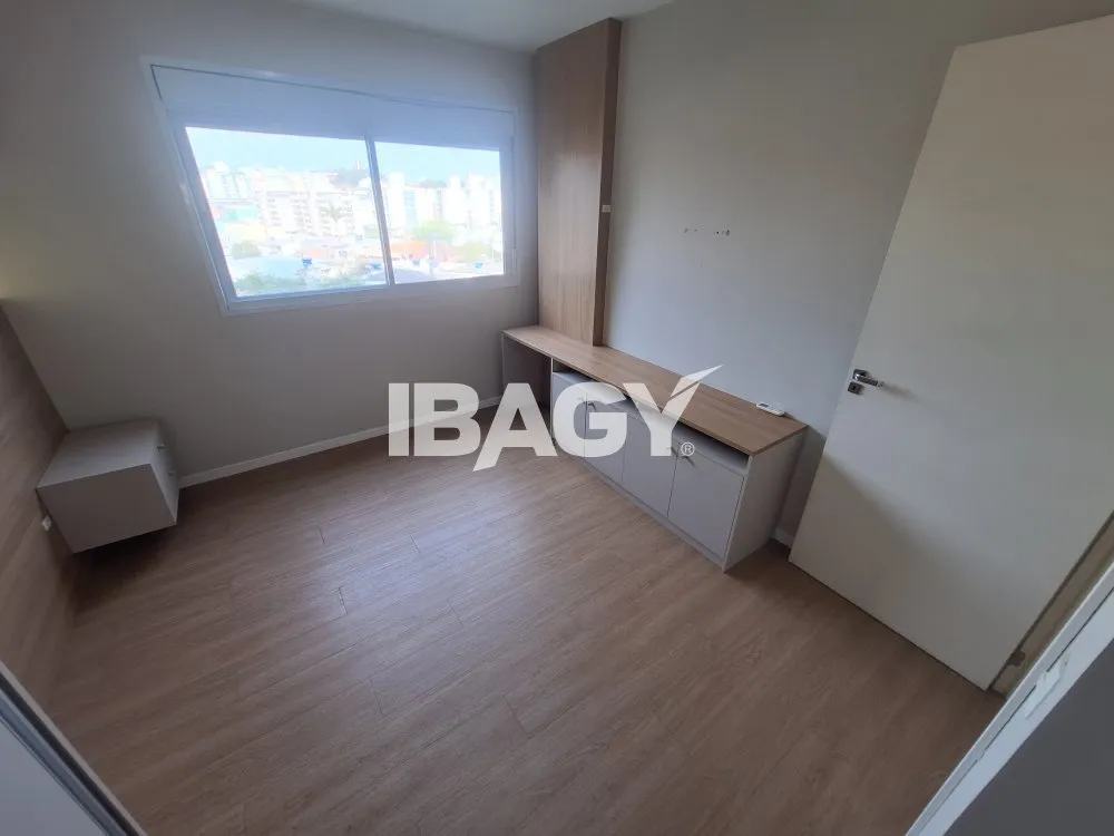 Apartamento moderno con 3 dormitorios y cocina abierta — photo 17