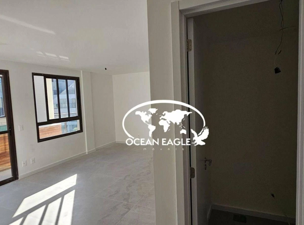 Unfurnished apartment with 3 bedrooms and open-plan kitchen — photo 11