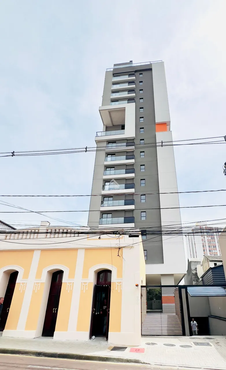 Apartamento de 1 quarto com cozinha fechada e fogão elétrico — photo 12