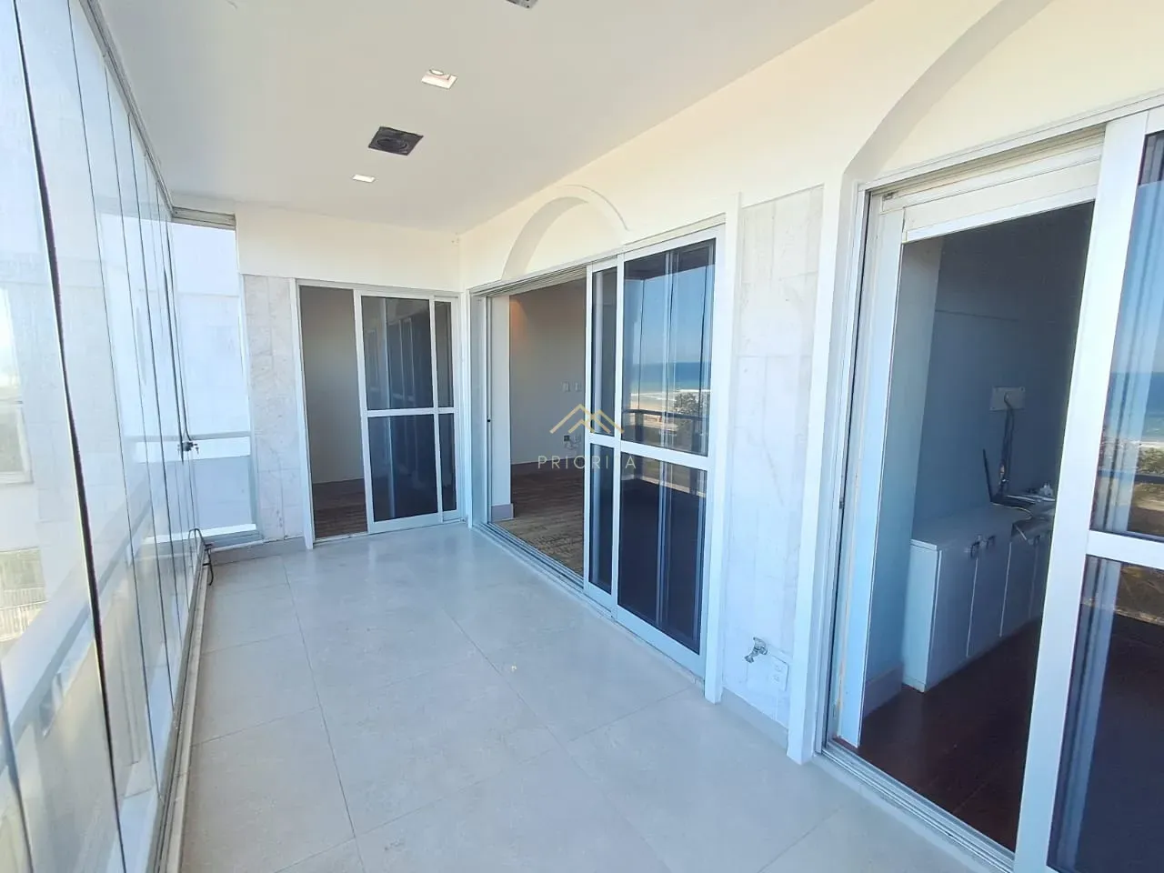 Apartamento sem mobília com 3 quartos e varanda envidraçada — photo 8