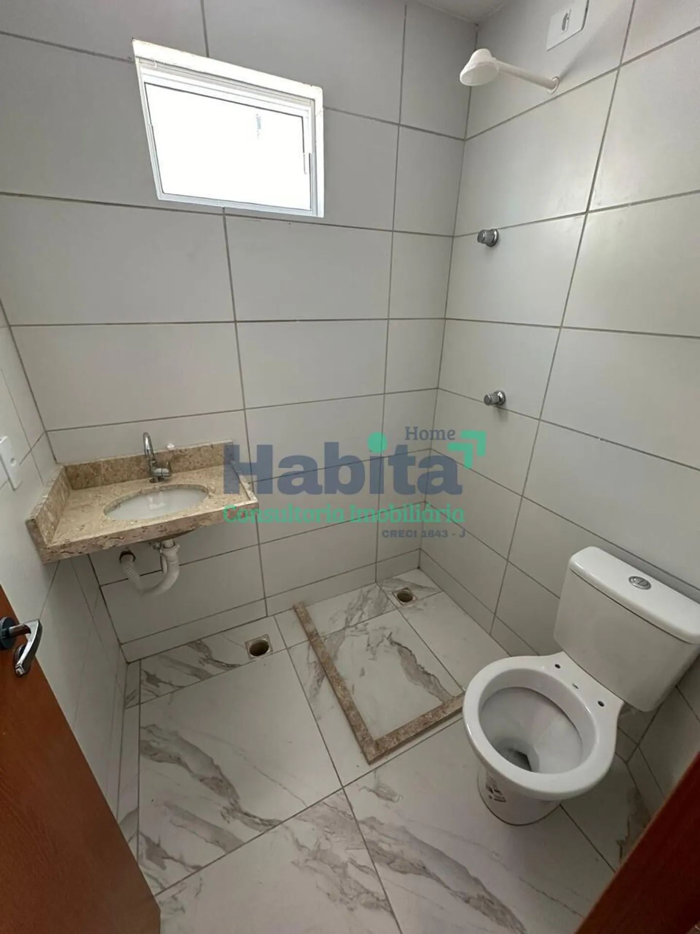2-bedroom apartment with laundry area and suite — photo 4