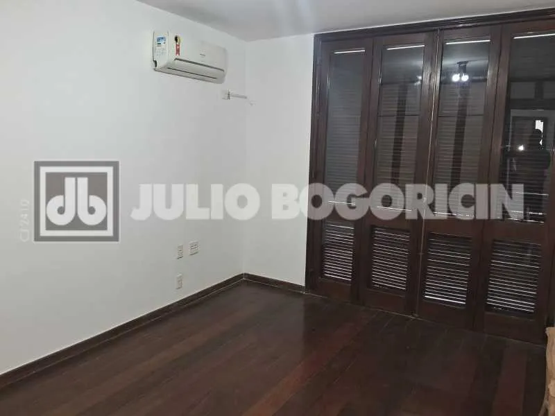 Residential house with 3 bedrooms and 4 bathrooms — photo 23
