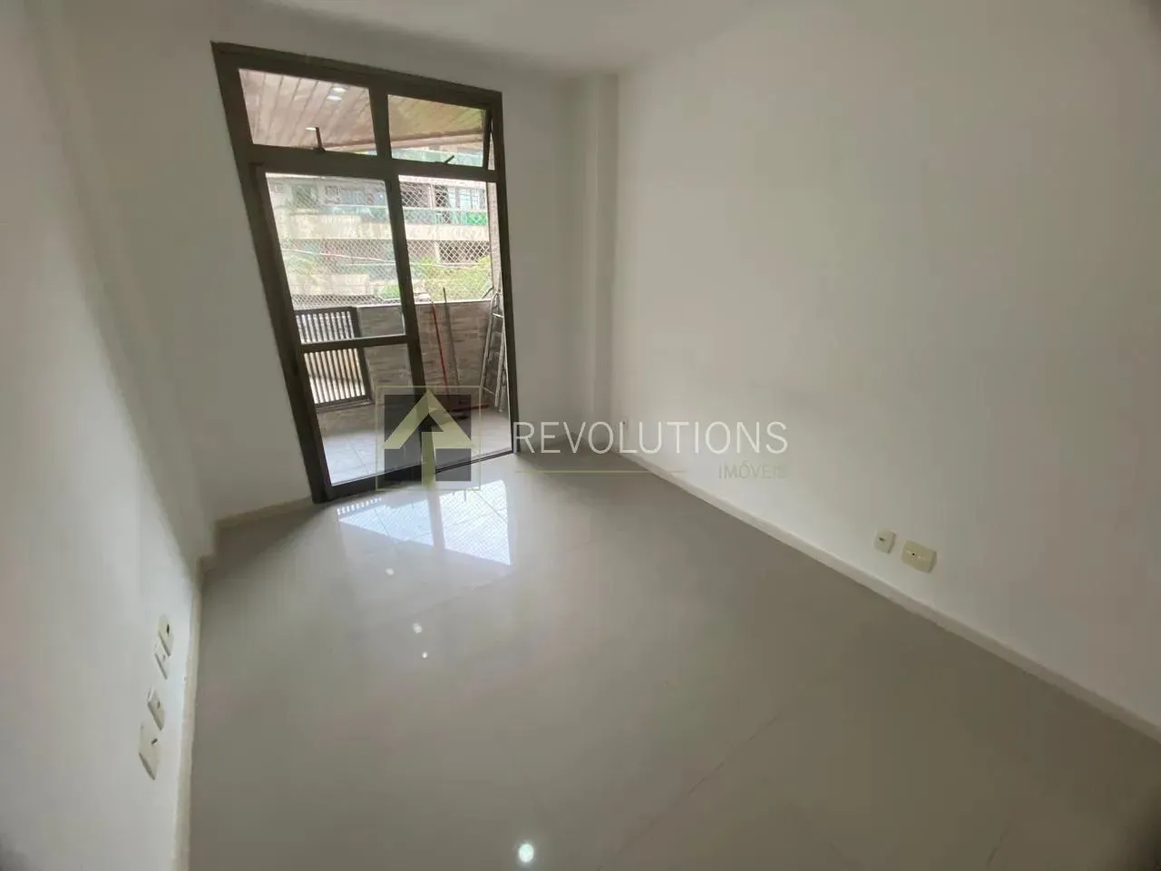 3-bedroom apartment with 3 bathrooms and balcony — photo 6