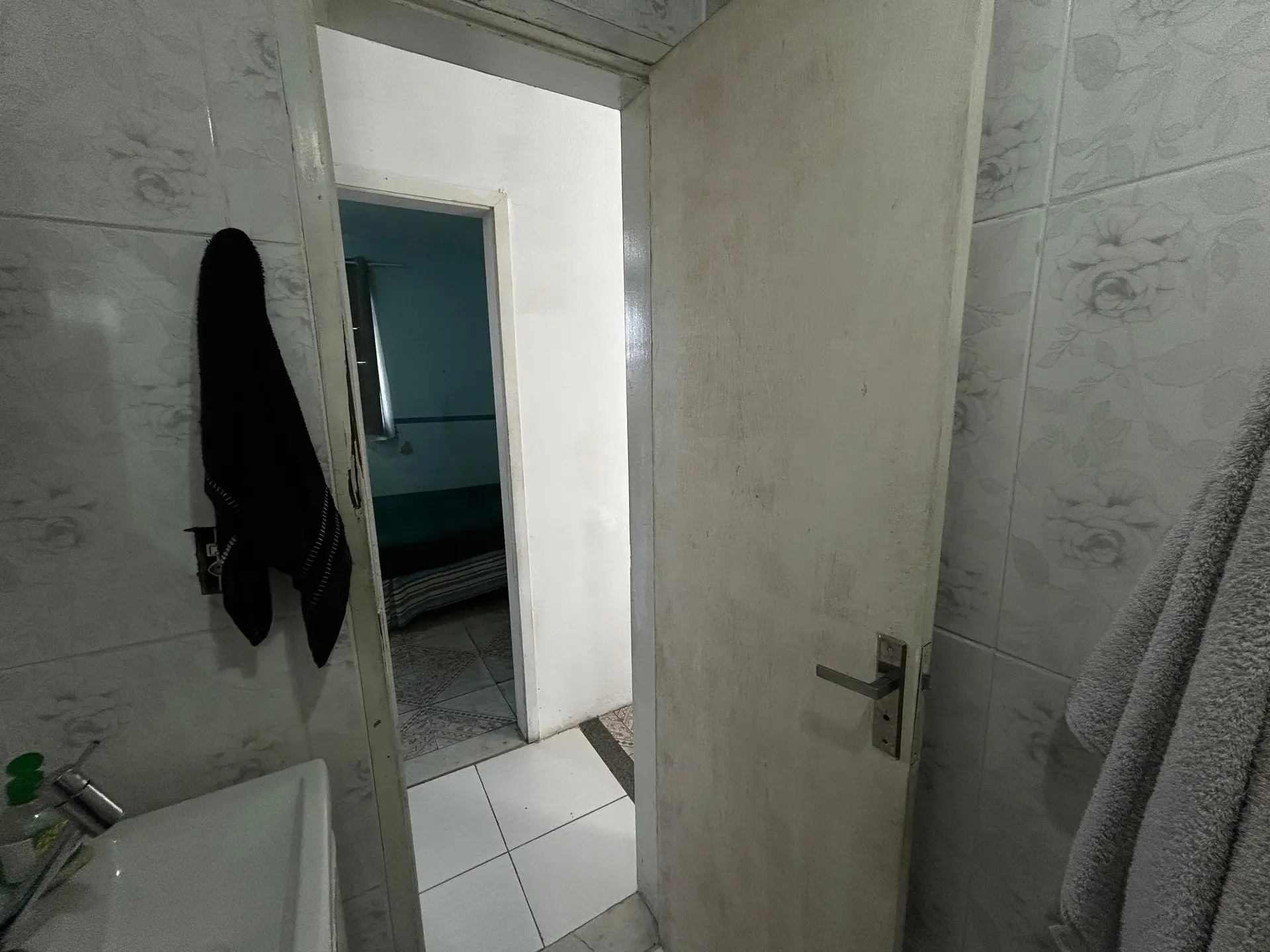 Furnished 2-bedroom apartment with building party room — photo 36