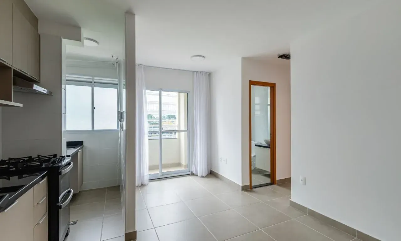 Apartamento mobiliado com 2 quartos e varanda — photo 2