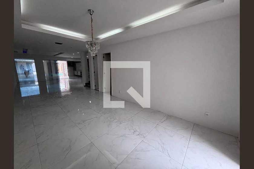 House with 4 en-suite bedrooms, 329 m² and 3 parking — photo 22