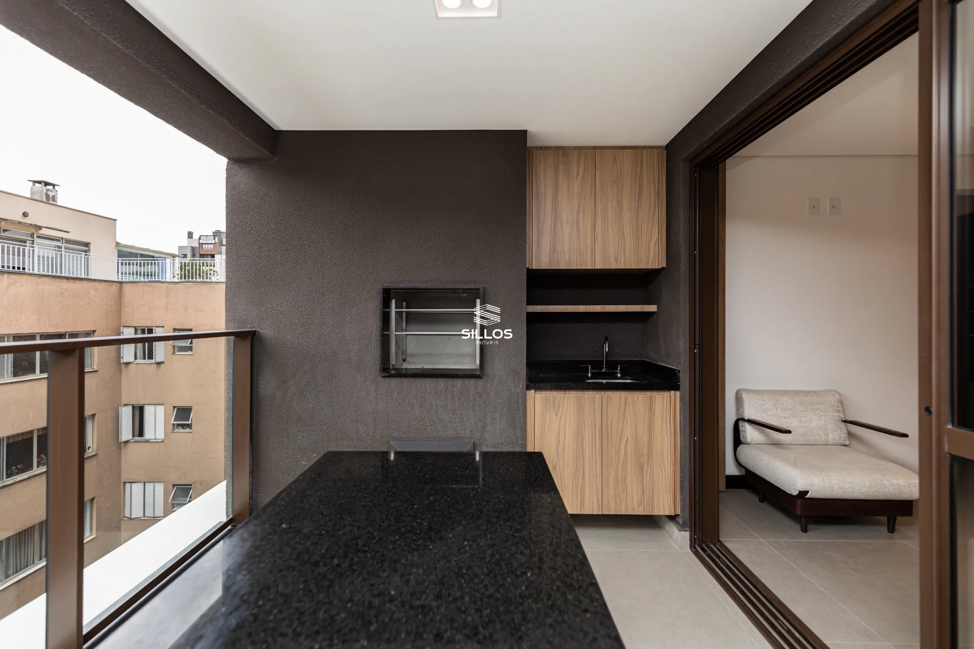 Apartment on the 5th floor with a grill on the balcony — photo 11