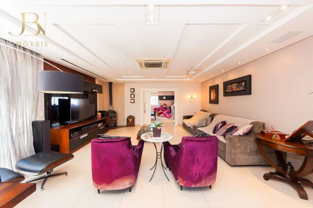 Condo house with 3 suites and 6 bathrooms