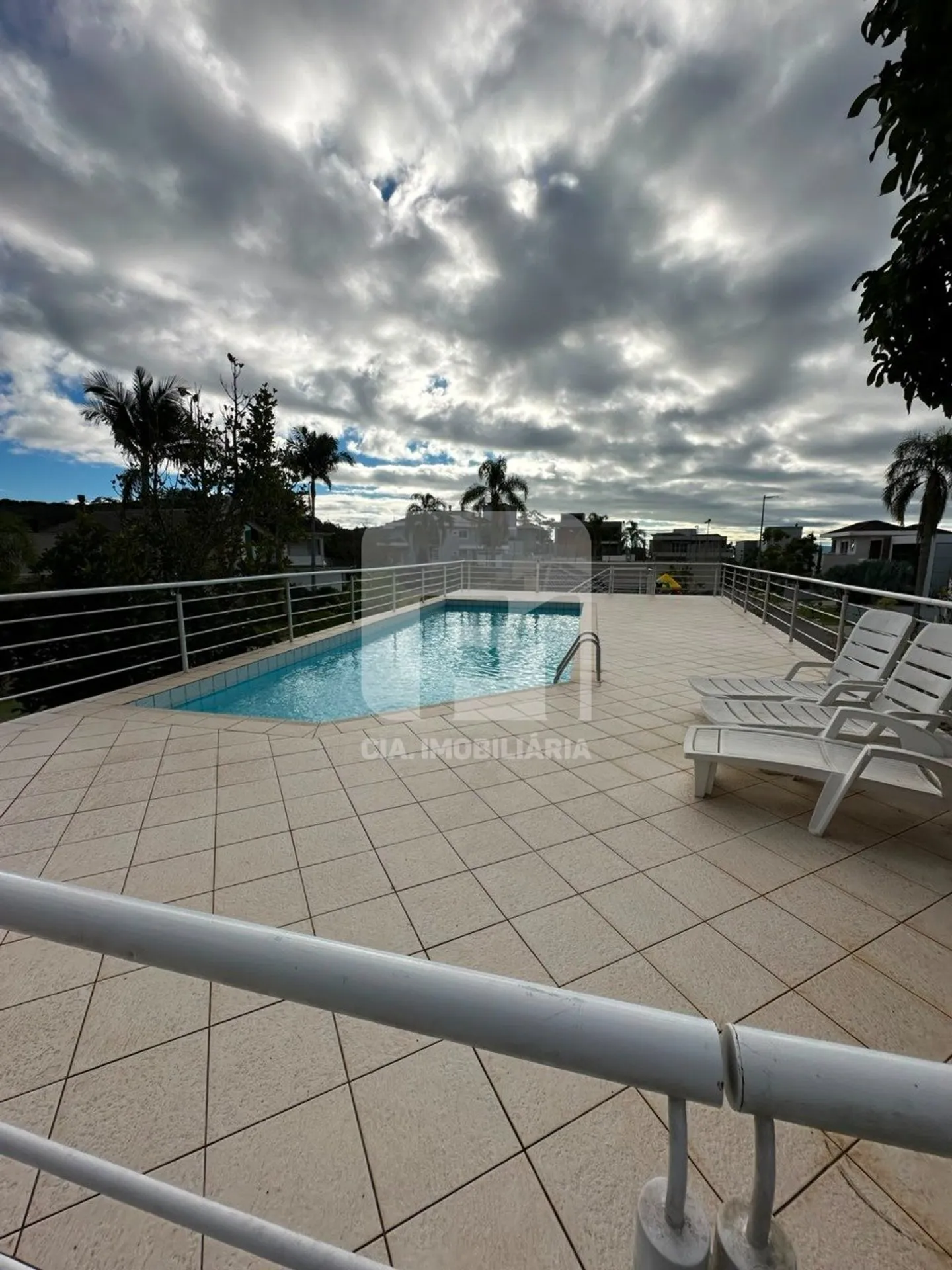 Furnished house with 6 bedrooms and 650 m² total — photo 96