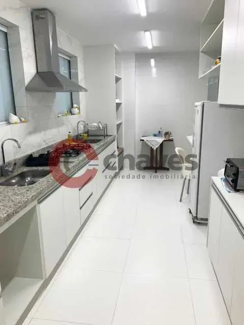 Furnished 298 m² apartment with 4 bedrooms and 4 parking — photo 2