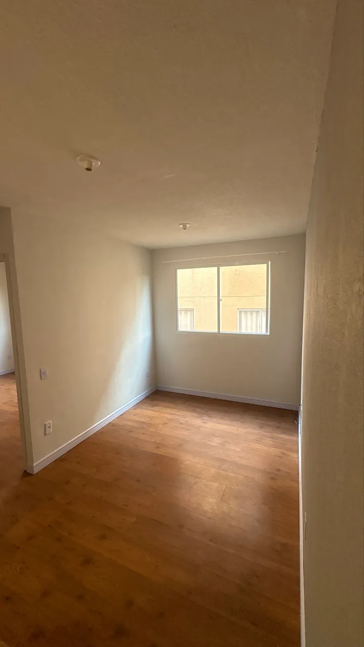2-bedroom apartment with wood or laminate floors — photo 7
