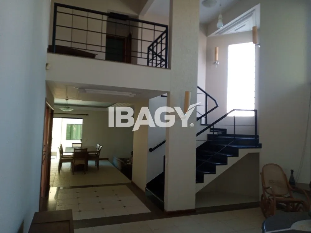 3-bedroom house with 1 suite and a separate kitchen — photo 9