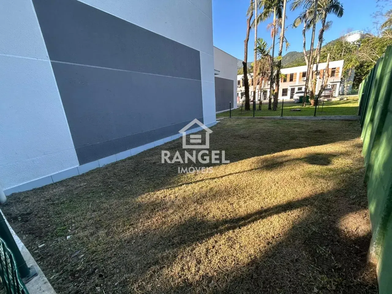 Casa com 2 quartos e varanda em condomínio com lazer — photo 9