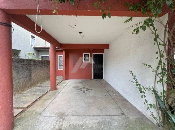 Balcony with a grill in a 2-bedroom house, 80 m² — photo 7