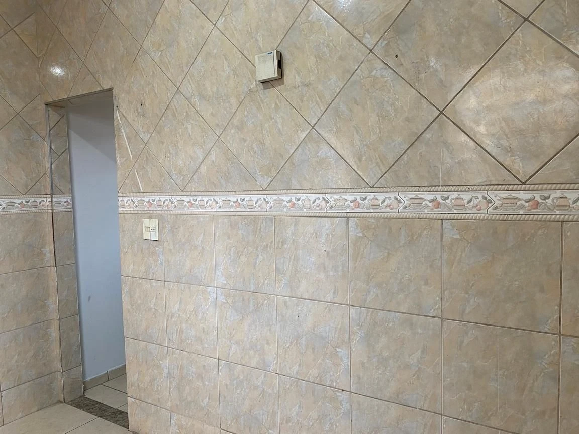Unfurnished 3-bedroom apartment with 1 bathroom — photo 12