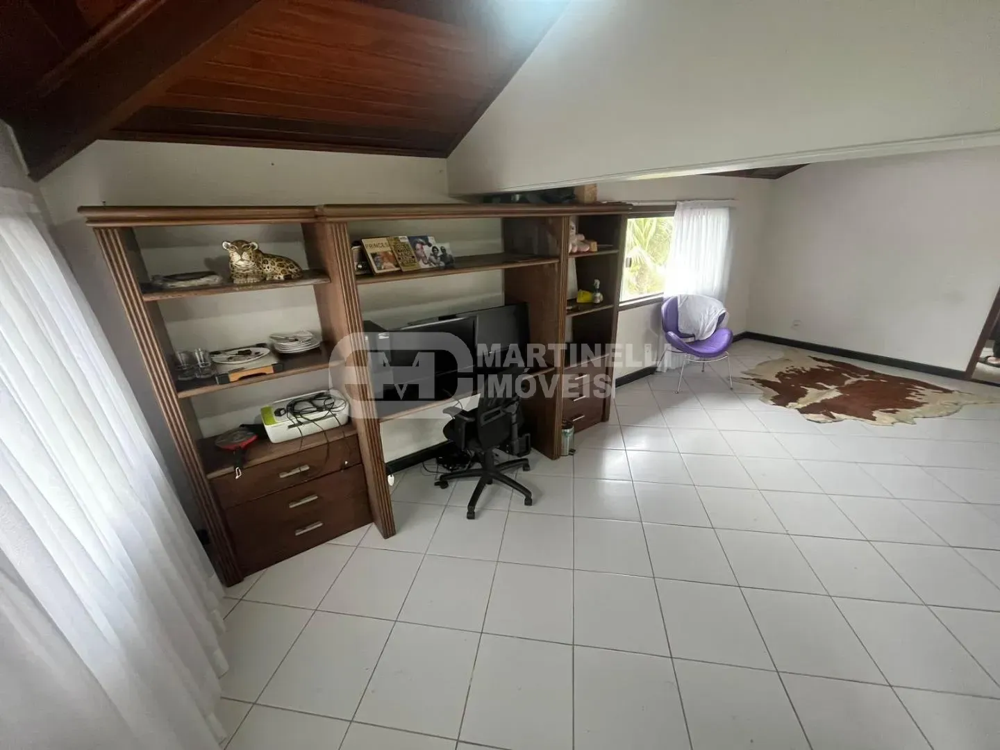 House with 5 bedrooms, all suites, plus shared pool — photo 33