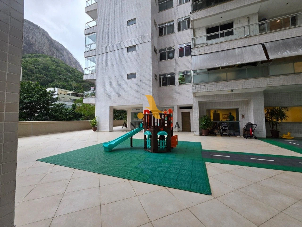 2-bedroom apartment with laundry area and 109 m² — photo 29