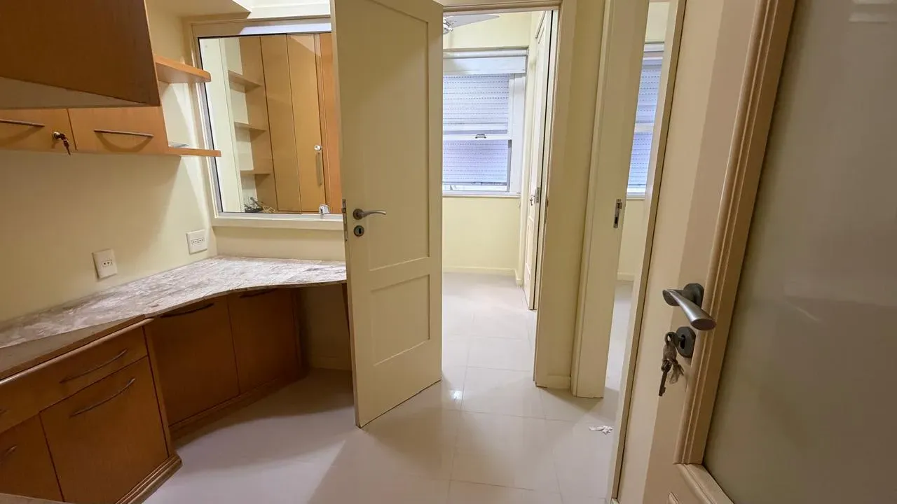 96 m² apartment with a walk-in closet and a home office — photo 10