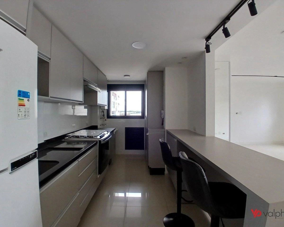 2-bedroom apartment in a building with a gym — photo 7